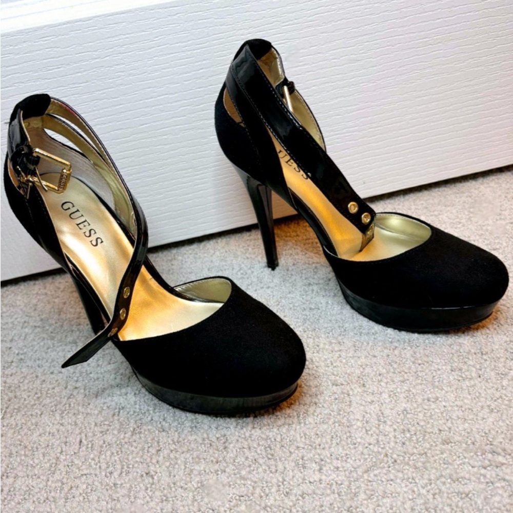 GUESS // Pumps // Patent Leather // Black // Suede // Charm // Size 6.5 M